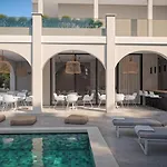 Nikon Boutique Hotel