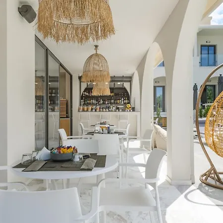 Nikon Boutique Hotel 4*