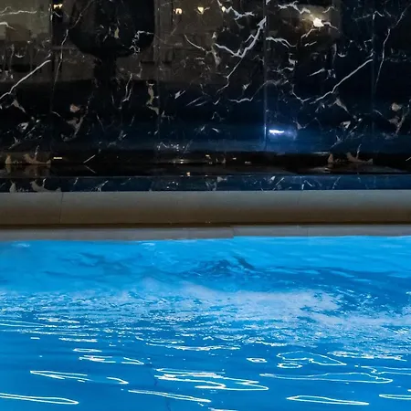 Nikon Boutique Hotel 4*