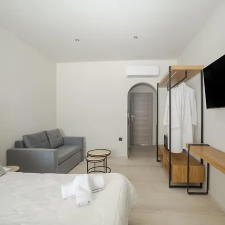 Nikon Boutique Hotell 4*