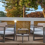 Nikon Boutique 4* Καλαμάκι