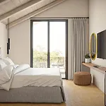 Nikon Boutique Hotel 4*