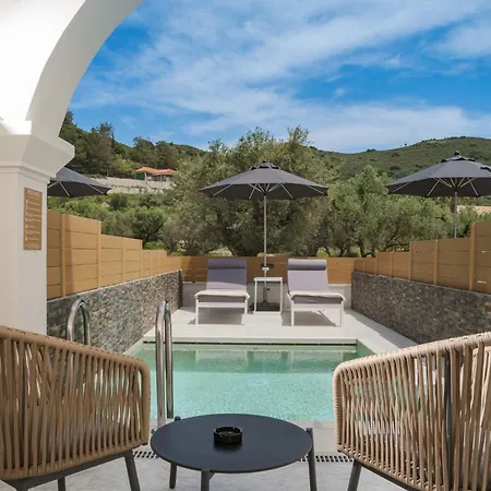 Nikon Boutique Hotel 4*